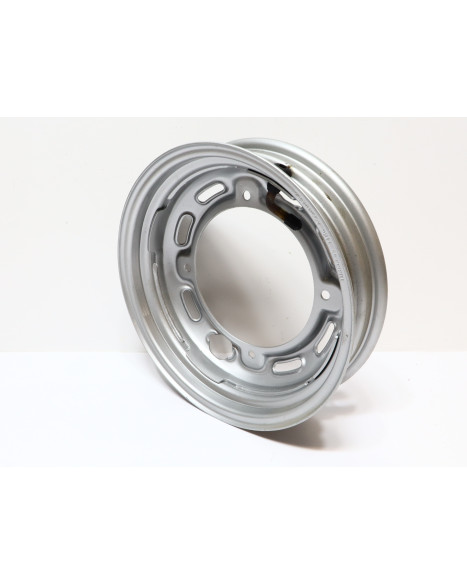 Honda Lead 100, fälgbana bak