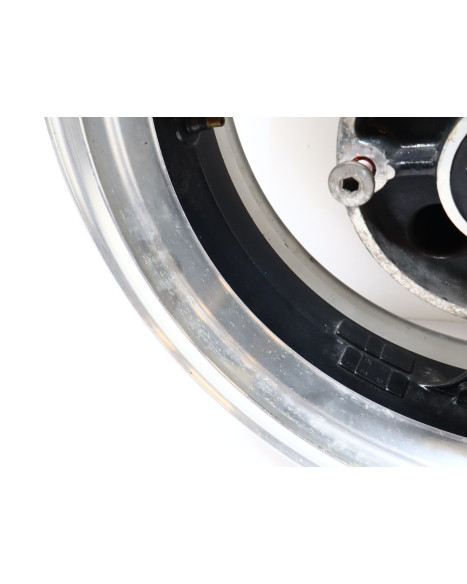 Kawasaki Z1000, bakfälg